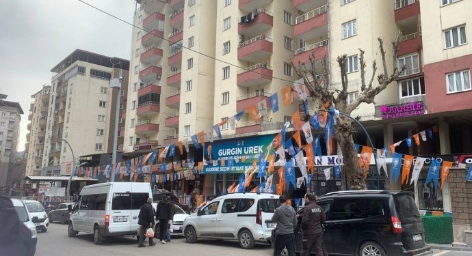 AKP’ê li Qilebanê çawişê pispor şand qadê: Mal bi mal digere û bi gefan deng dixwaze