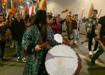 Li Kolnê bi sedan ciwan Newroz pîroz kirin