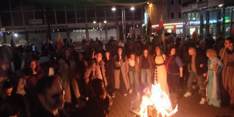 Li Kolnê bi sedan ciwan Newroz pîroz kirin