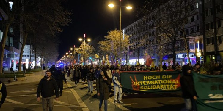 Ciwanên Stuttgartê: Kurd li vir in, Faşîst li ku ne?