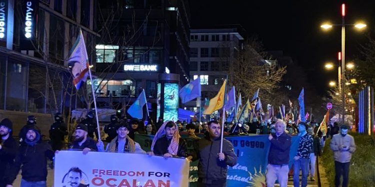 Ciwanên Stuttgartê: Kurd li vir in, Faşîst li ku ne?