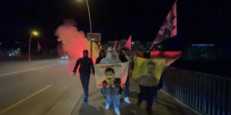 Ciwanên Kurd li hemberî faşîzmê bi hêrs in