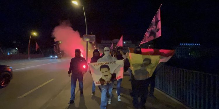 Ciwanên Kurd li hemberî faşîzmê bi hêrs in