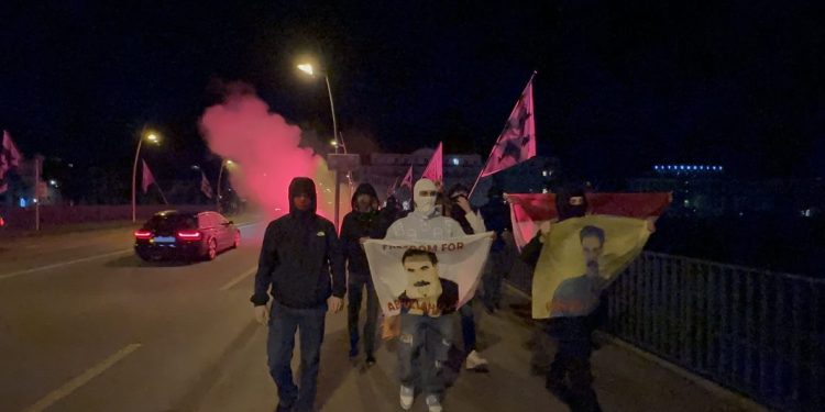 Ciwanên Kurd li hemberî faşîzmê bi hêrs in