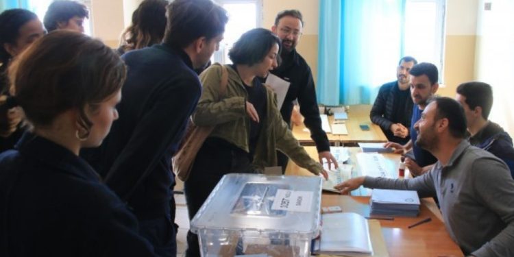 DEM Partî li 11 bajaran li pêş e