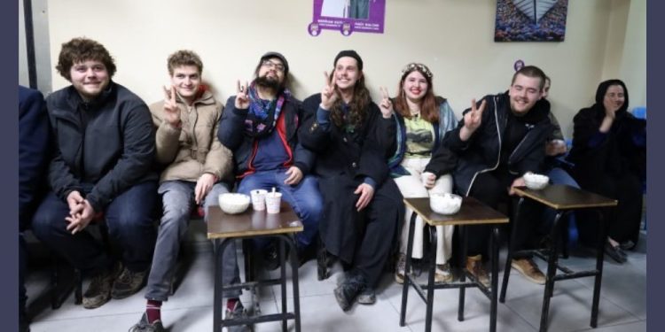 Ciwanên enternasyonalîst serdana DEM’ê kirin