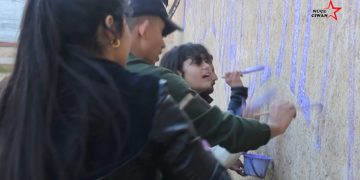 Jinên xwendekar ji bo 8’ê adarê diwaran boyax dikin