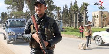 Hêzê Parastina Ciwanan li Şehba di kolanan de ye