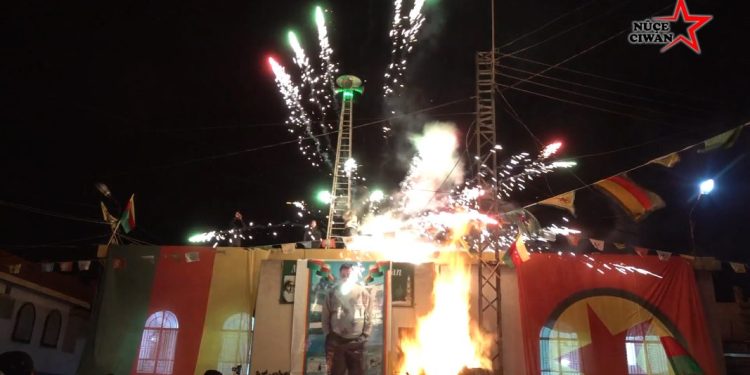 Li Qudurbek a Qamişlo ciwan û şênî agirê Newrozê bilind kirin