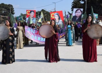 Jinên Ciwan ên Kobanê ji bo 8’ê adarê daketin qadan