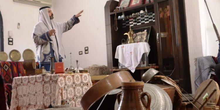 Ciwanekî Reqayê ji zarokatiya xwe ve tiştên folklorî berhev kirin