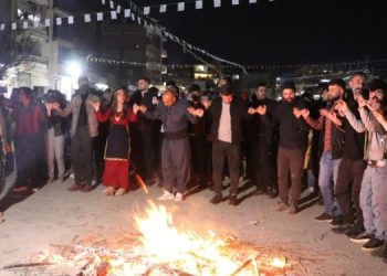 Ermeniyan agirê Newrozê pêxist