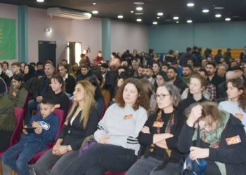 Em bi xwişka xwe serbilind in