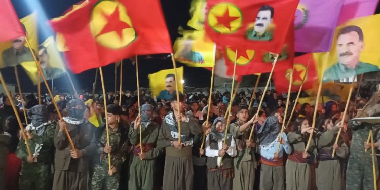 Mexmûriyan bi coşeke mezin agirê Newrozê gur kirin: Ev Newroza azadiya Rêber Apo ye