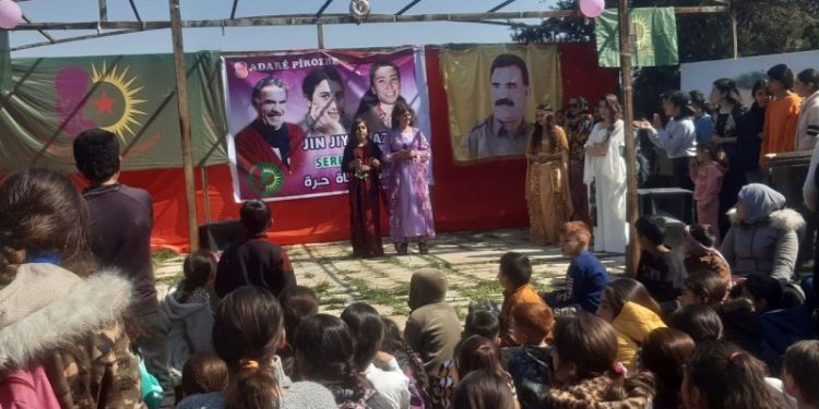 Jinên ciwan û xwendekar ên Dirbêsiyê roja jinê pîroz kirin