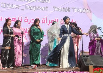 Jinên Dêrazorê bi şahiyekî 8’ê adarê pîroz kirin