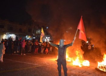 Li Minbicê Ciwanên Şoreşger agirê Newrozê geş dikin