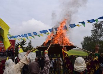 Li Minbic Rêveberiya Xweser şahiyekî Newroz li darxist