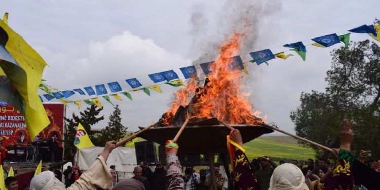 Li Minbic Rêveberiya Xweser şahiyekî Newroz li darxist