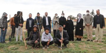 Li Reqa bi boneya roja daran ciwan û şênî 100 dar çandin