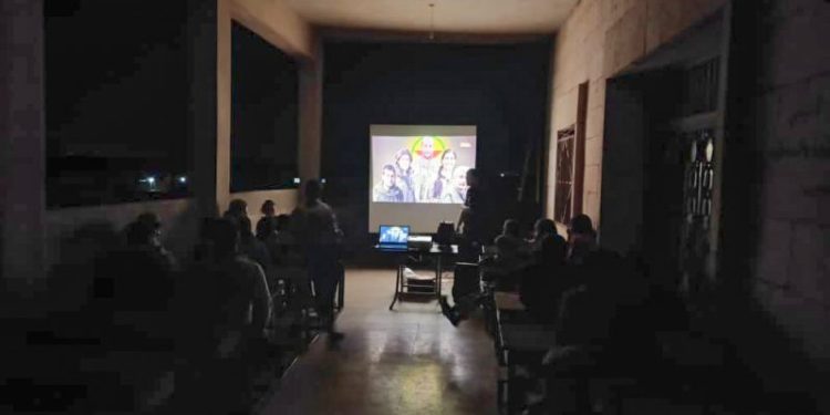 Ciwanên Şoreşger mizginiyê gerîla ji gelê Efrîn re pêşkêşkirin