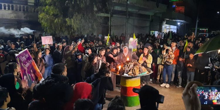 Pîrozbahiya Newrozê bi pêşengiya Yekîtiya Jinên Ciwan ên Helebê: AGIR BERDE ERŞÊ FASÎZMÊ