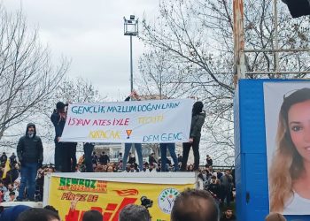 Newroza Amedê: Dirûşma ‘Bijî Serok Apo’ ji qadê bilind dibe