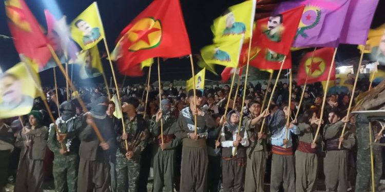 Mexmûriyan bi coşeke mezin agirê Newrozê gur kirin: Ev Newroza azadiya Rêber Apo ye