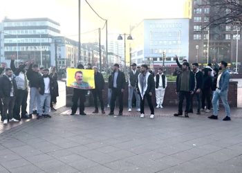 Ciwanên Kurd li Hannoverê li kolanan bûn