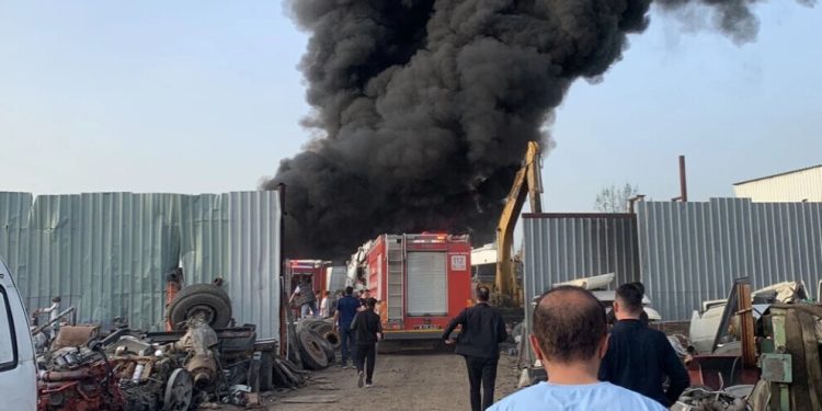 Milîsên HBDH’ê li Bûrsayê agir berdan febrîqeyekê