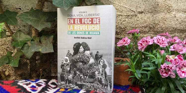 Pirtûka ‘Jin Jiyan Azadî. Di agirê şoreşa jinên Rojava de’ hat weşandin