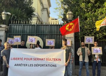 Li ber konsolosxaneya Fransayê ya li Atînayê çalakî hatin lidarxistin