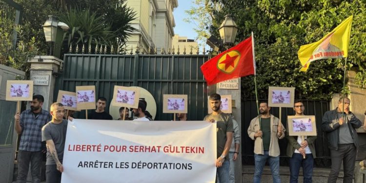 Li ber konsolosxaneya Fransayê ya li Atînayê çalakî hatin lidarxistin