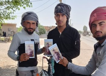 Ciwanên Dêrazor belavkirina broşûrên danasîna Rêber Apo berdewam dikin