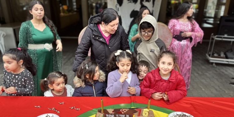 Ciwanan li Bernê rojbûna Rêber APO pîroz kirin