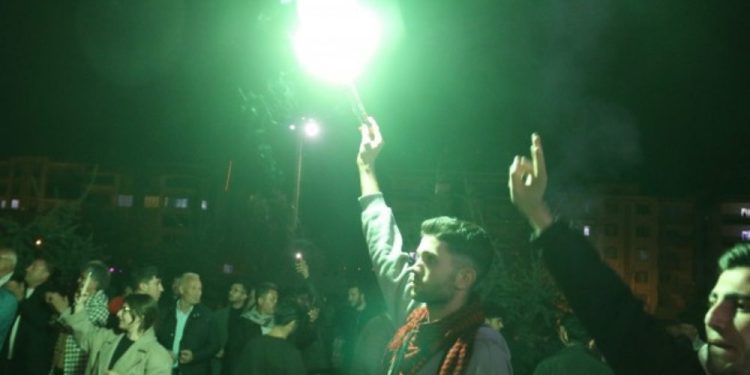 Serkeftina Hilbijartinê ya Xelfetî: Em pêşkêşî Rêberê xwe dikin