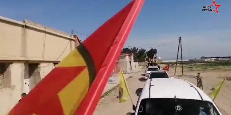 Ciwanên Şoreşger ên Til Koçer ji bo pîrozkirina rojbûna Rêber Apo çalakî li darxistin