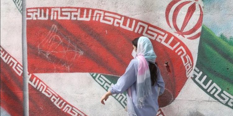 Komara Îslama Îranê ji bo tundî û qetilkirina jinan bingeh ava dike