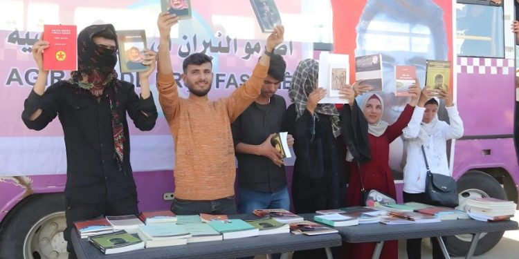 Li Reqayê pirtûkxaneya gerok a pirtûkên Rêber APO