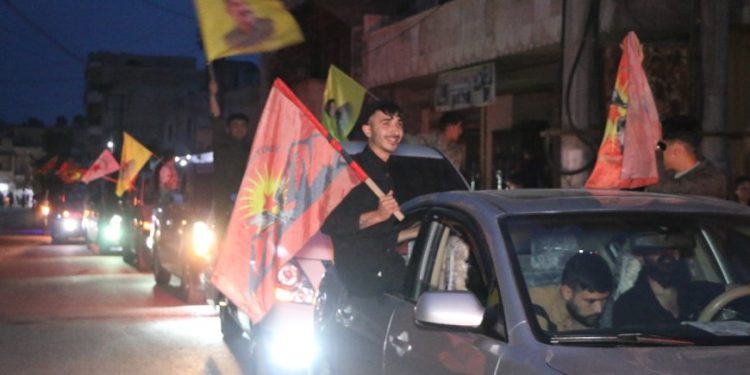 Li Helebê meşa ji bo piştgiriya gerîla