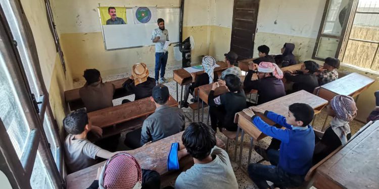 Ciwanên Partiya Pêşerojê li Dêrazorê semînerekî li ser fikirê Netewa Demokratîk li darxistin