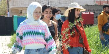 Xwendekarên jin ji bo 4’ê Nisanê dar çandin: “Heya dawî emê felsefeya Rêber Apo pêşbixin”