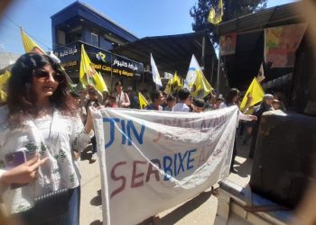 Gelê Dirbêsiyê bi meşekî 75 salên Rêber Apo pîroz kir