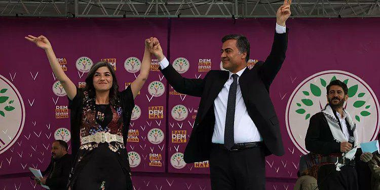 Berxwedana xelkê Wanê û gelê Kurd bi ser ket