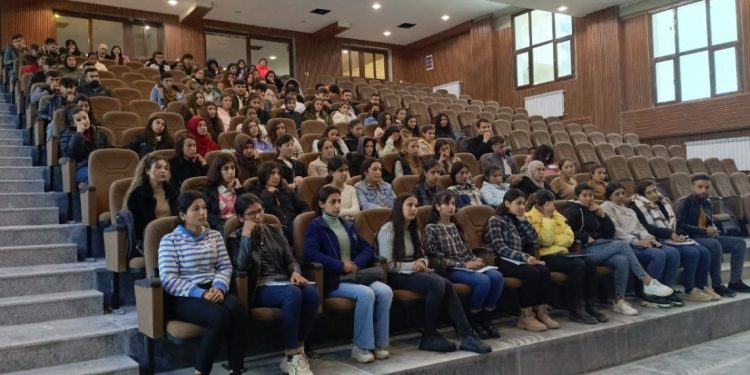 Yekîtiya Xwendekaran li Zanîngeha Kobanê komxebatekî li darxist