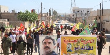 Ciwanên gundewarên Tebqa ji bo azadiya fîzîkî ya Rêber Apo meşiyan