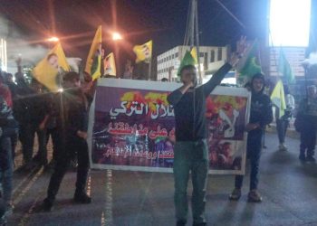 Ciwanên Şoreşger ên Minbic ji bo piştgiriya gerîlayên li Metînayê meşiyan