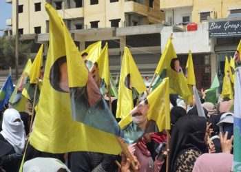 Bi pêşengtiya Jinên Ciwan li Reqa meşekî ji bo silavkirina berxwedana gerîla û daxwaza azadiya Rêber Apo hat li darxistin