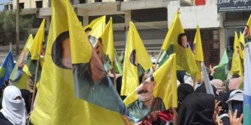 Bi pêşengtiya Jinên Ciwan li Reqa meşekî ji bo silavkirina berxwedana gerîla û daxwaza azadiya Rêber Apo hat li darxistin