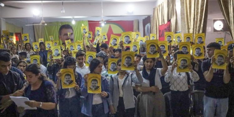 Ciwanên Efrîn “Konferansa Ciwanan û Rêbertî” li darxistin